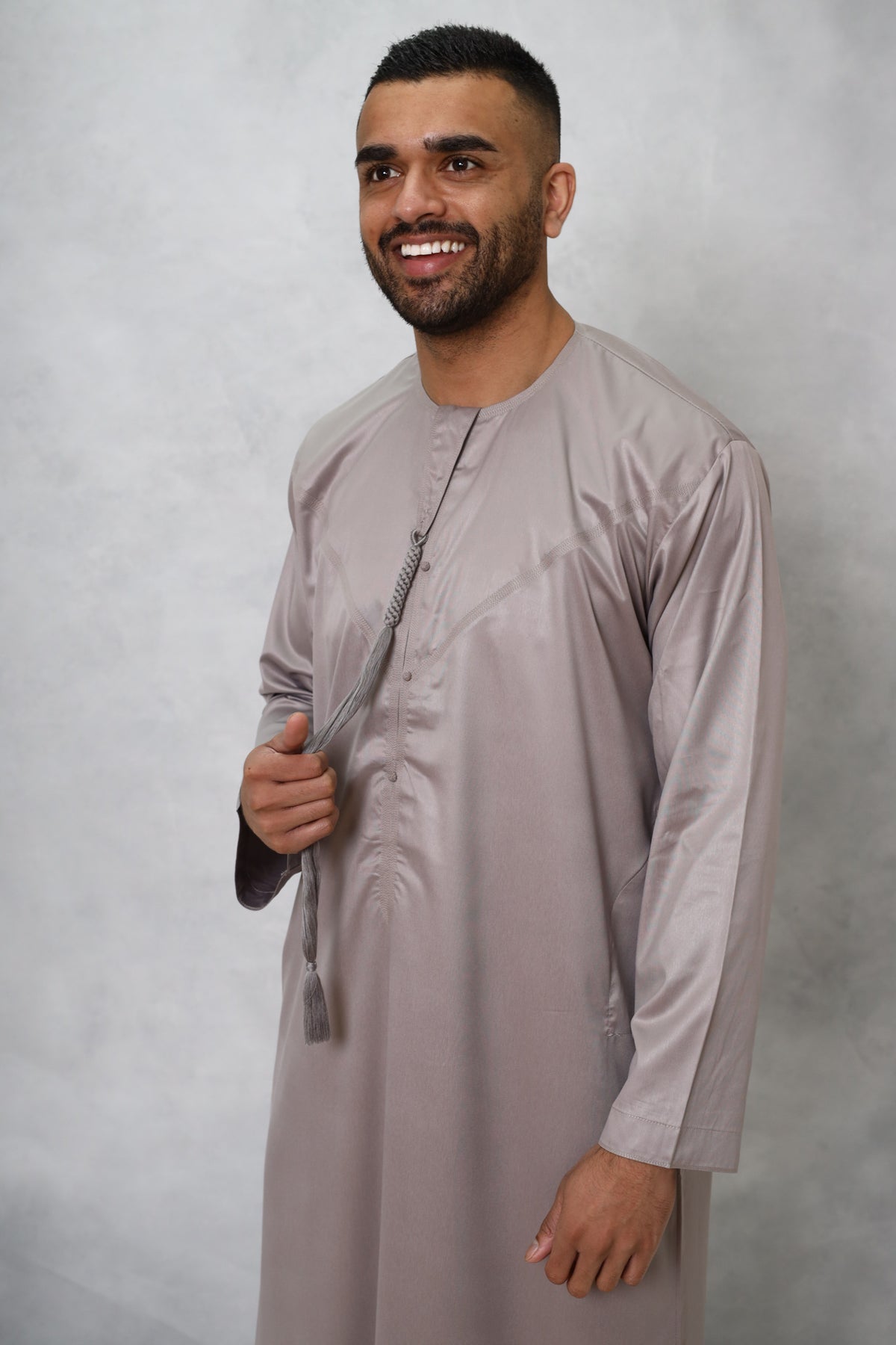 Emirati Biege Thobe