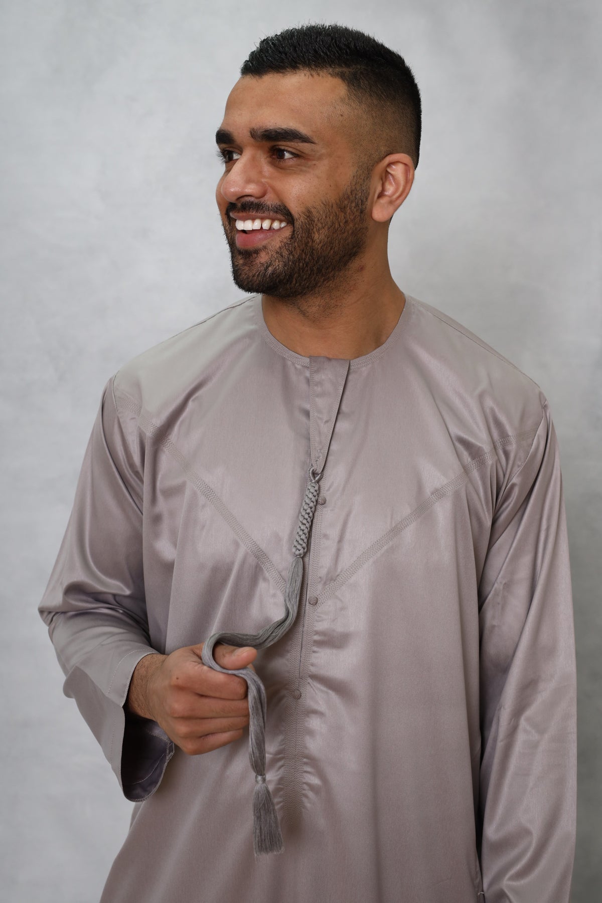 Emirati Biege Thobe