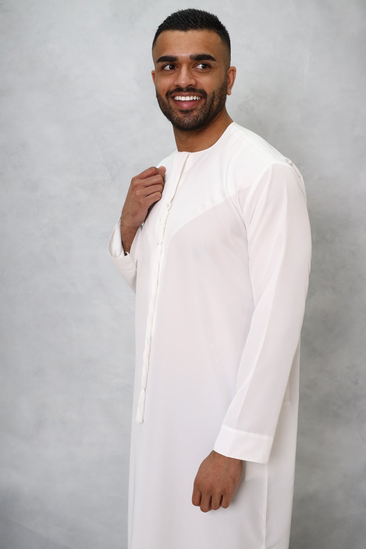 Emirati White Thobe